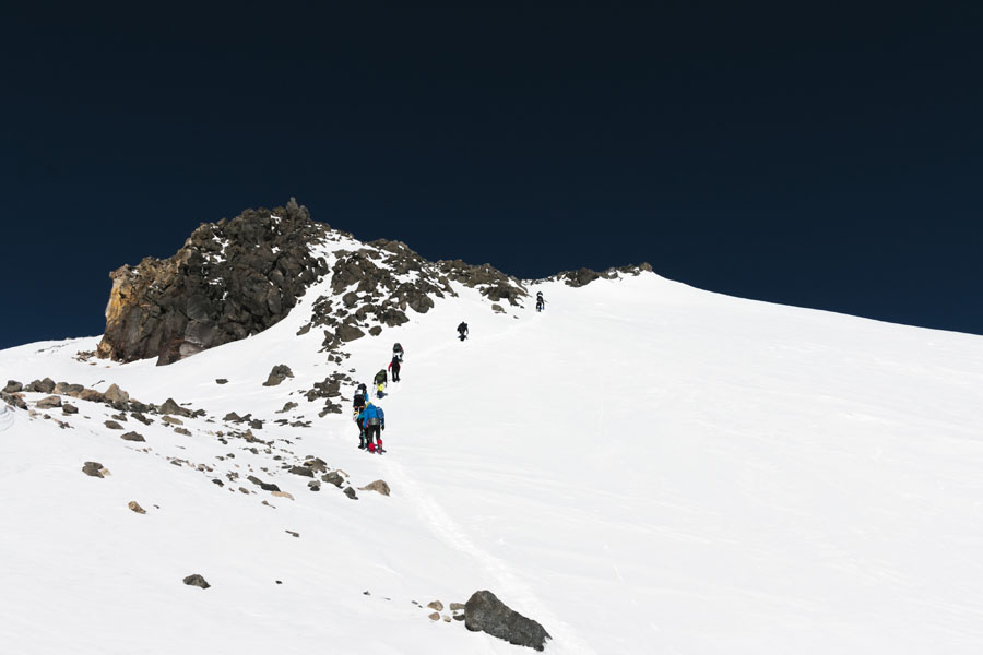 驕傲！山美股份歐洲員工勇攀歐洲第一峰-厄爾布魯士峰