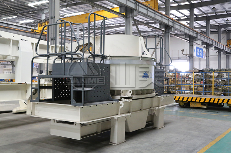 制砂機(jī)出砂率低是什么原因?qū)е碌模? /> 
</p>
<p>
	<br />
</p>
  <strong>四、物料的構(gòu)成：</strong><br />
<br />
  物料所含的細(xì)粉越多，影響越大，由于細(xì)粉容易粘附在物料上，從而物料在運(yùn)輸過程中會(huì)受到影響。所以，要將物料中的細(xì)粉篩分出去，以防這些細(xì)粉影響制砂機(jī)的正常運(yùn)行作業(yè)。<br />
<br />
  <strong>五、制砂機(jī)型號(hào)差異：</strong><br />
<br />
  每個(gè)<a href='http://m.log-view.com/products/sand-maker/' title='制砂機(jī)設(shè)備' target='_blank'>制砂機(jī)設(shè)備</a>廠家生產(chǎn)出的制砂機(jī)都會(huì)有一定的型號(hào)差異，不同型號(hào)的制砂機(jī)在運(yùn)行時(shí)的生產(chǎn)量不同、能源消耗量也是不同的，在購買<a href='http://m.log-view.com/products/sand-maker/' title='制砂設(shè)備' target='_blank'>制砂設(shè)備</a>時(shí)要對自己的生產(chǎn)需求要有一定的了解，購買合適自己生產(chǎn)需求的型號(hào)，否則不但會(huì)影響到設(shè)備的產(chǎn)量，并且還有可能會(huì)讓用戶花費(fèi)更高的成本。<br />
<br />
  <strong>六、是否規(guī)范操作，定期維護(hù)：</strong><br />
<br />
  制砂機(jī)操作人員要按照規(guī)章制度規(guī)范地操作制砂機(jī)，設(shè)備的定期維護(hù)也能夠提升出砂率。要是一臺(tái)制砂設(shè)備并沒有定期的維護(hù)保養(yǎng)和規(guī)范操作，便會(huì)導(dǎo)致設(shè)備的易損件加快磨損，致使制砂機(jī)設(shè)備的使用壽命大大減少，而且在單位時(shí)間里的生產(chǎn)量比較小。<br />
<br />
  七、除此之外，設(shè)備在運(yùn)行一段時(shí)間后，生產(chǎn)量會(huì)有所下降，這也是無法避免的，為了更好的提高出砂率，設(shè)備在日程的生產(chǎn)中還要注意以下幾點(diǎn)：<br />
<br />
  1、檢查主軸和葉輪的轉(zhuǎn)速。要是葉輪轉(zhuǎn)速較低，就對造成物料拋出的速度不足，物料之間的碰撞或是物料和護(hù)板之間的撞擊力不夠，出砂率肯定是不會(huì)太高，所以要保證轉(zhuǎn)速正常是非常重要的。<br />
<br />
  2、密封的作業(yè)要做好。制砂機(jī)在作業(yè)時(shí)間久了之后，密封的部件便會(huì)出現(xiàn)磨損，要是長時(shí)間地不更換，粉塵會(huì)很容易地進(jìn)入軸承和油路中，導(dǎo)致設(shè)備的潤滑油失去作用，造成軸承的加快磨損，減少使用壽命，所以一定要定期地查看密封狀況。<br />
<p>
	<br />
</p>
<p style=