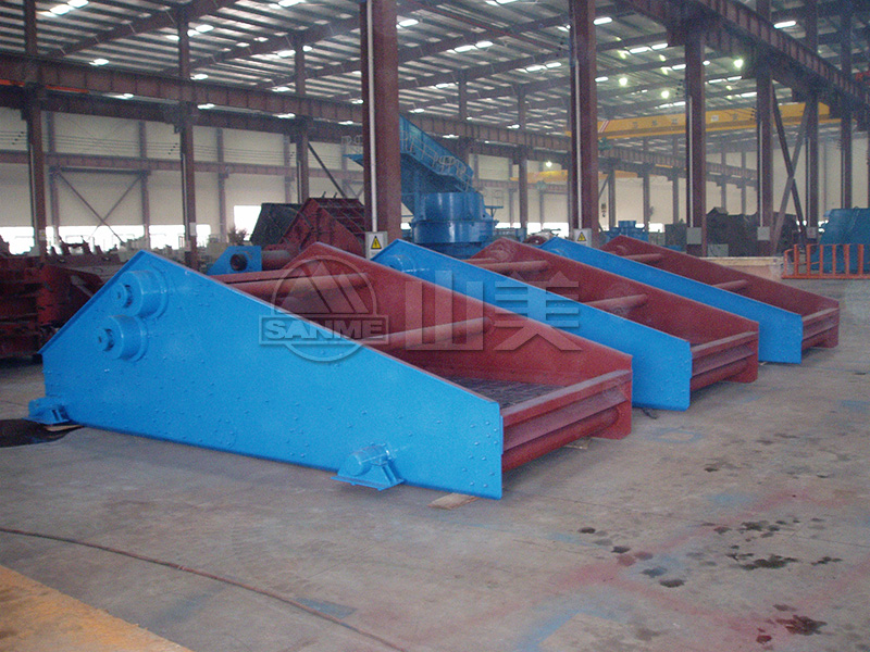 直線振動(dòng)篩出現(xiàn)物料跑偏的原因及解決方法 直線振動(dòng)篩出現(xiàn)物料跑偏的原因及解決方法