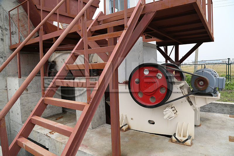 在操作過程中顎式破碎機突然停止運轉(zhuǎn)該如何處理？