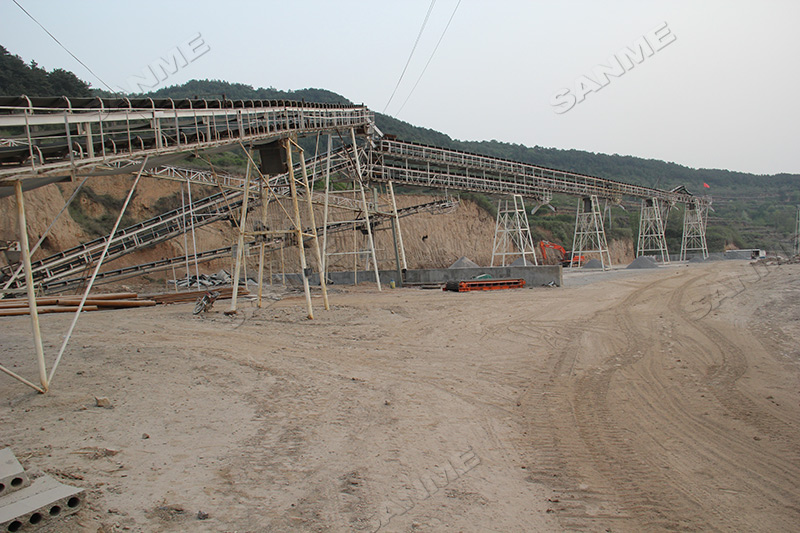 碎石生產(chǎn)線(xiàn)應(yīng)該選擇固定式還是移動(dòng)式？